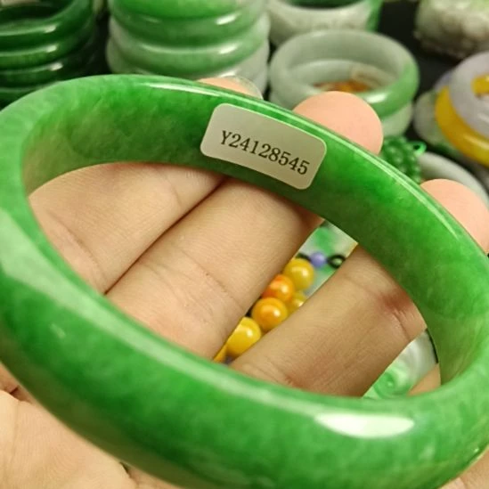 翡翠颈饰未镶嵌j**丽