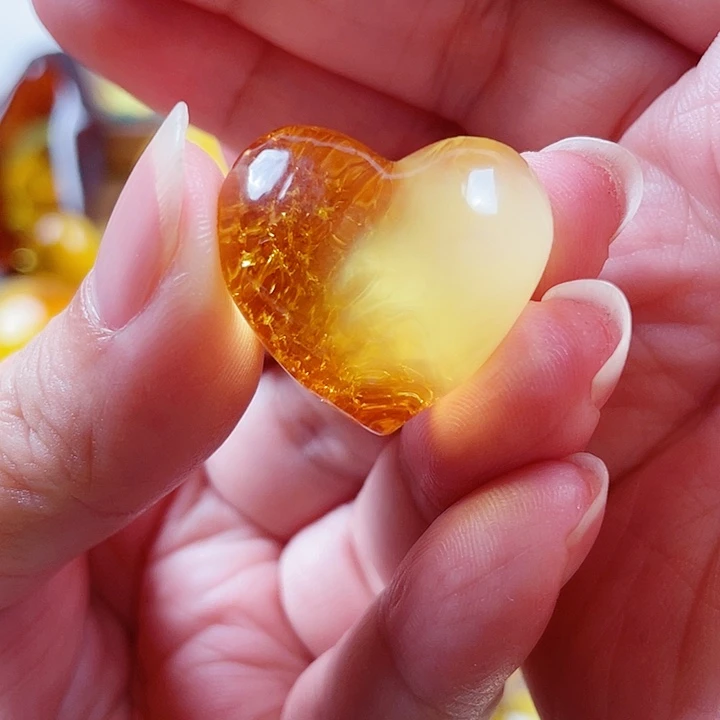 琥珀未镶嵌裸石吊坠