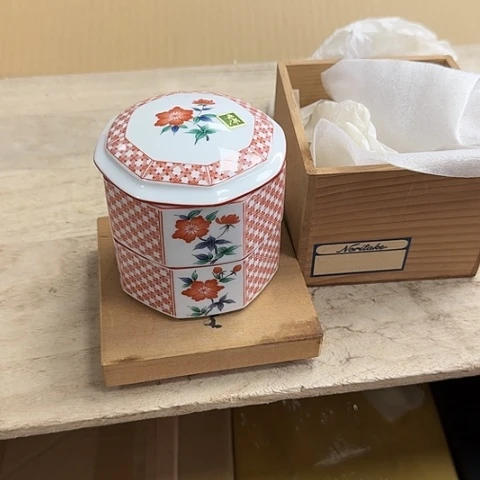 精品瓷器。