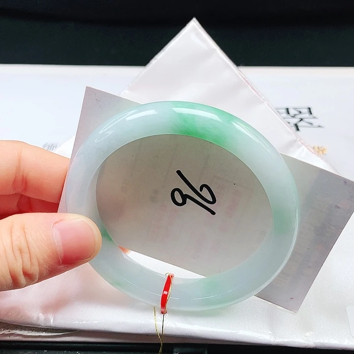 翡翠手镯未镶嵌58➕圈口