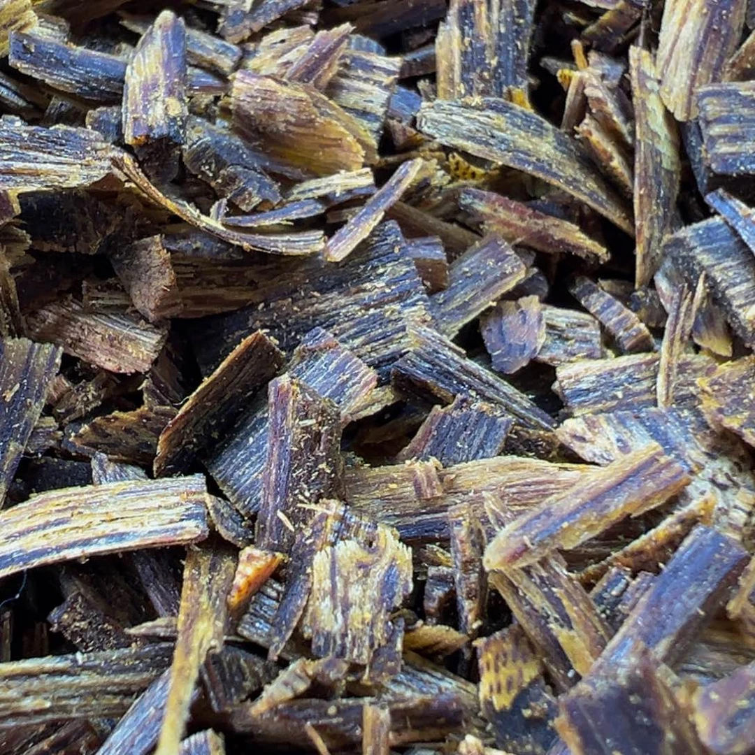 沉香木手把件绿奇楠沉香乌身圆叶开珠料20克