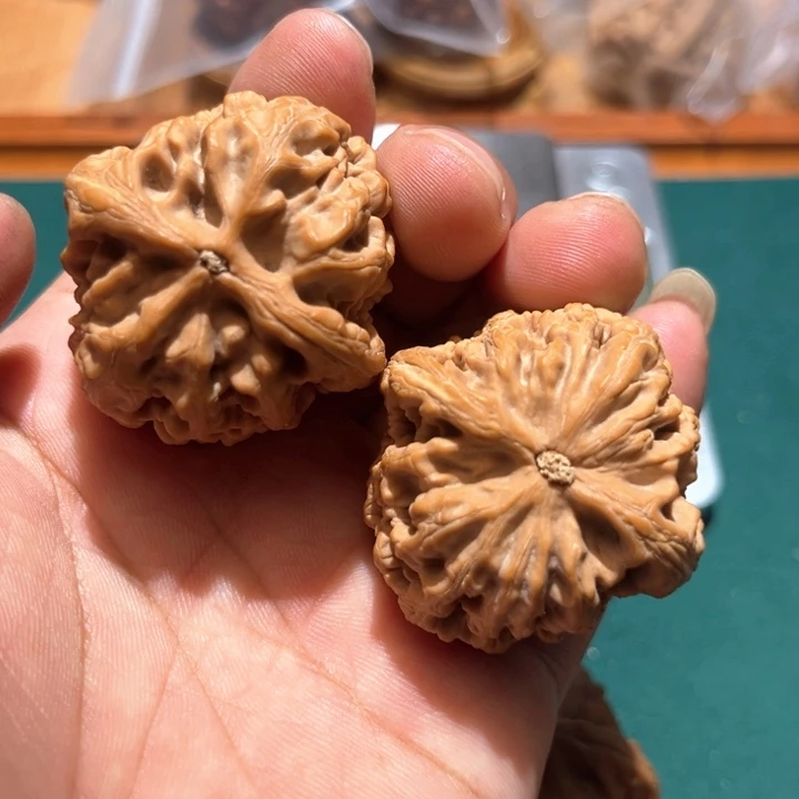 雲***停文玩核桃把件红锦鲤
