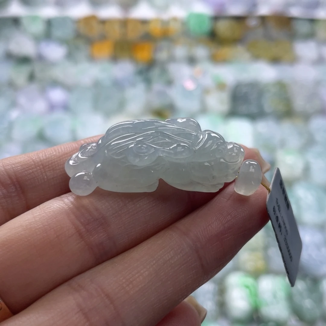 翡翠未镶嵌颈饰貔貅