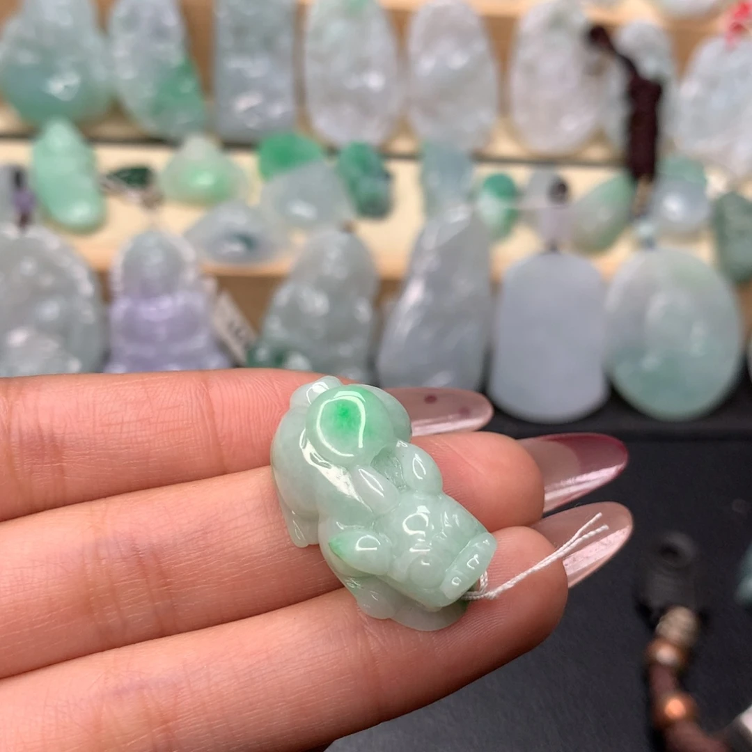 翡翠颈饰未镶嵌貔貅吊坠