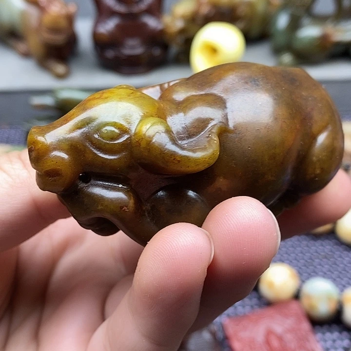 未镶嵌蛇纹石玉颈饰