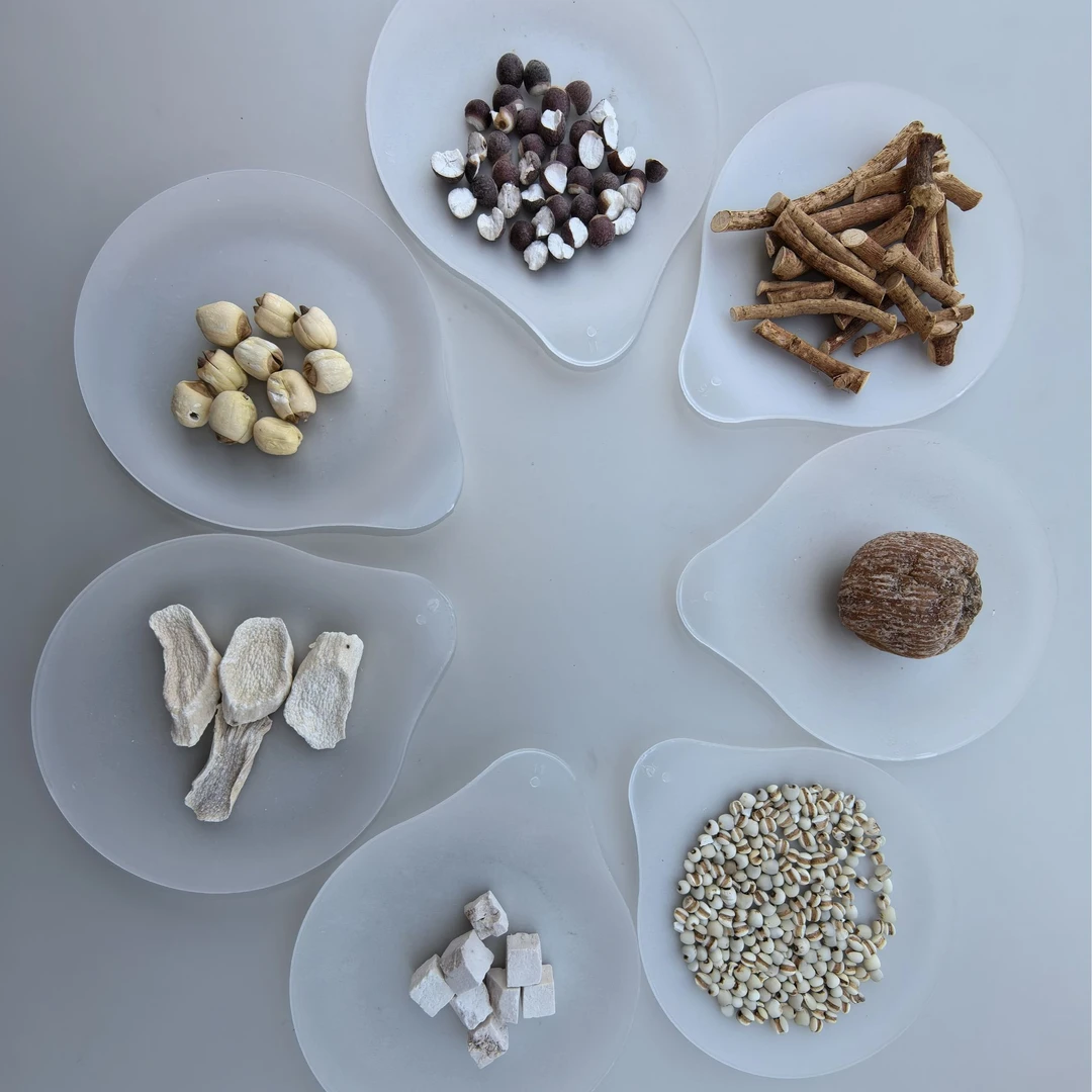 虚不受补汤 原料组合 五指毛桃/淮山/薏米/茯苓/芡实/莲子/蜜枣