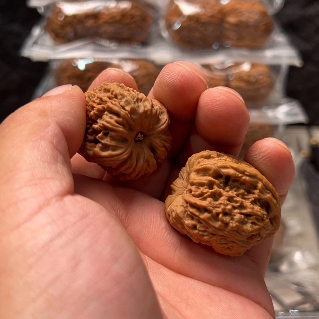 阳***孩吊坠文玩核桃南疆33微色差