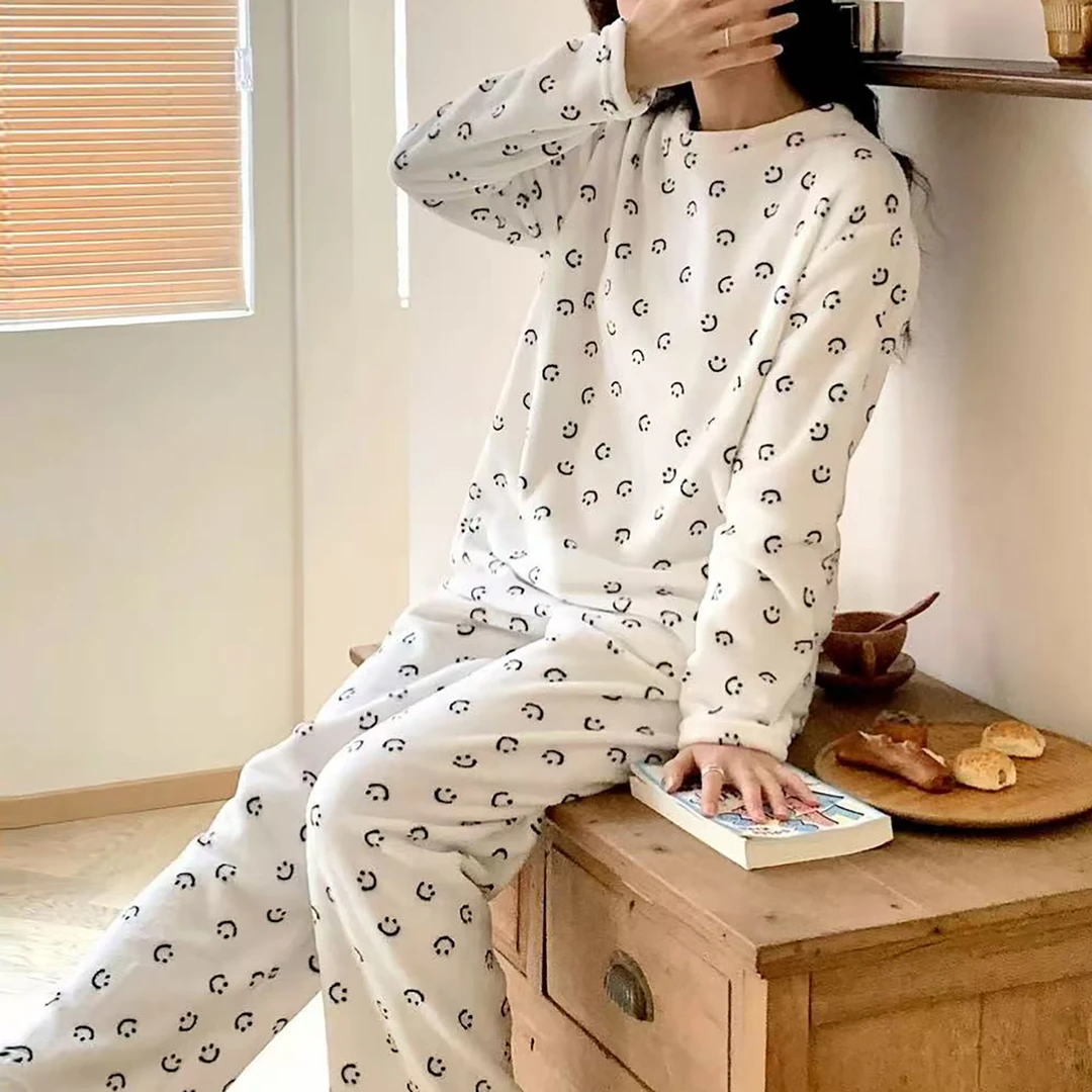 秋冬新品！法兰绒圆领宽松家居服睡衣套装F966