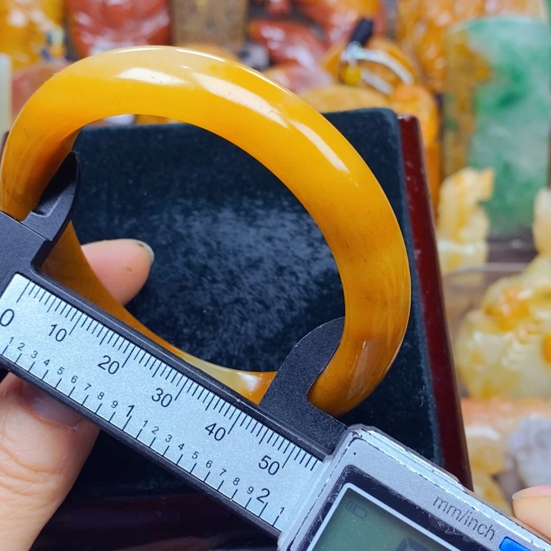 石英质玉（黄龙玉）未镶嵌颈饰