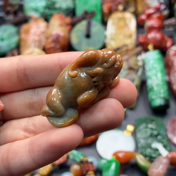 翡翠未镶嵌挂件金蟾