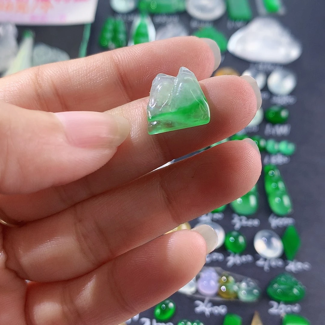 【闪购商品】翡翠颈饰未镶嵌江山在手