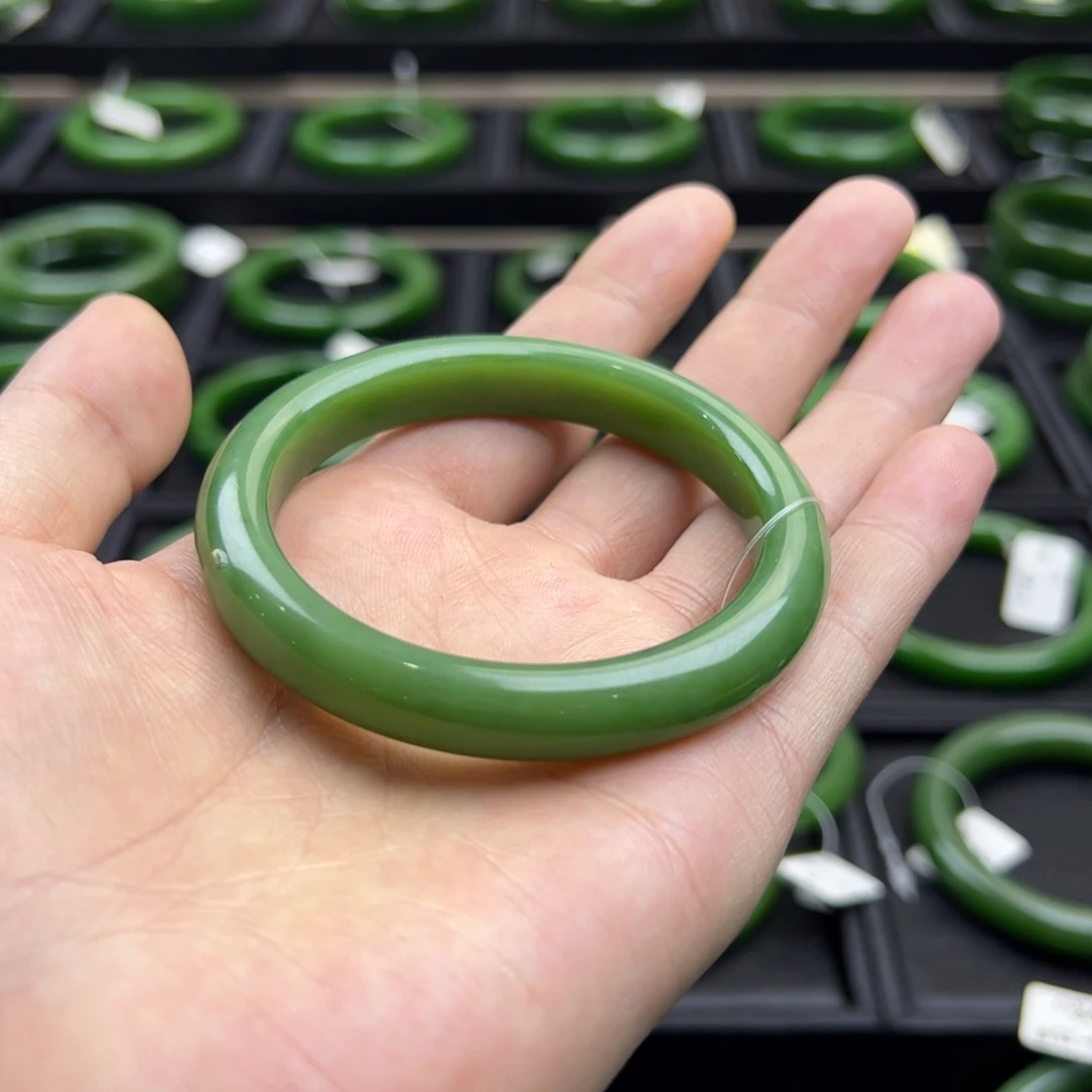 W***F和田玉（碧玉）未镶嵌手镯