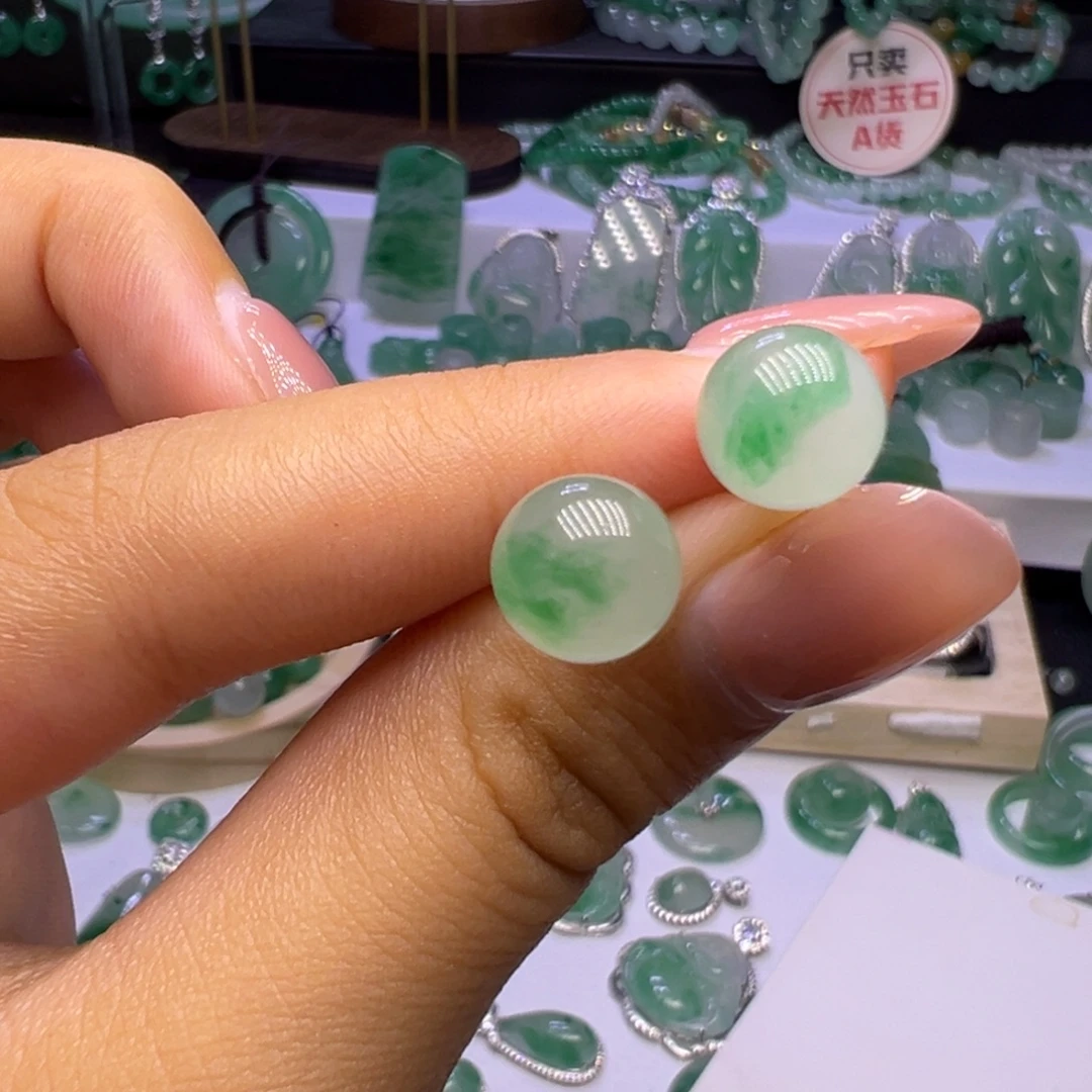 颈饰未镶嵌石英质玉（非洲翠）