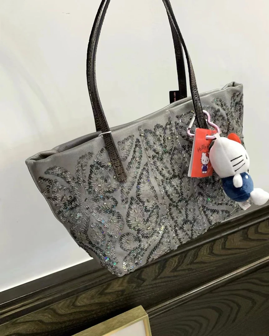 95新 FENDI/芬迪 钉珠tote小手提包 22cm 16579551