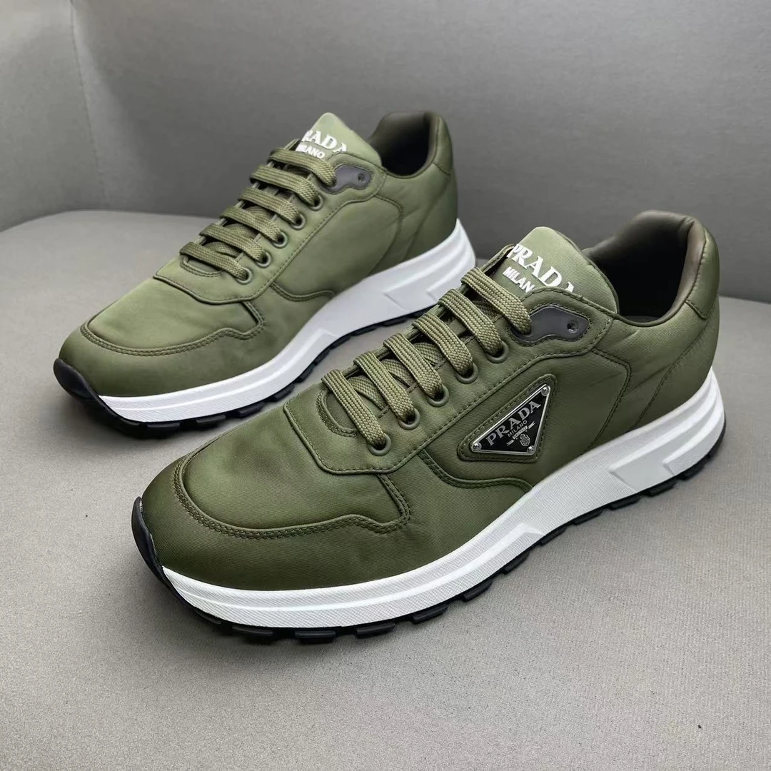 未使用 Prada/普拉达 绿色网面金属三角标时尚运动鞋 多尺码/全新