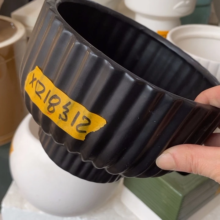 陶盆有孔 瑕疵针孔漏釉介意勿拍外口 18外高12