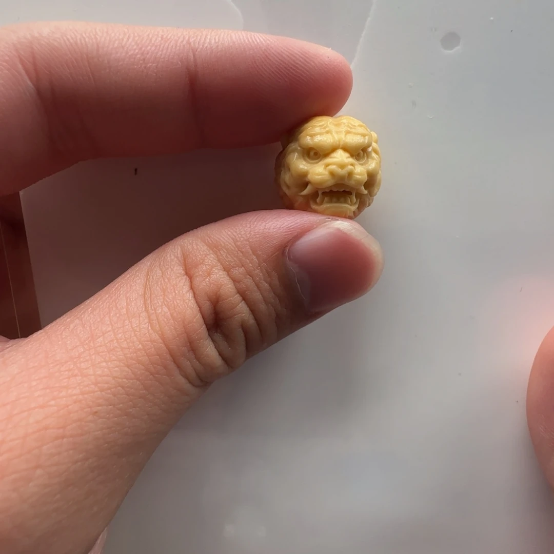 半***年颈饰未镶嵌石英质玉