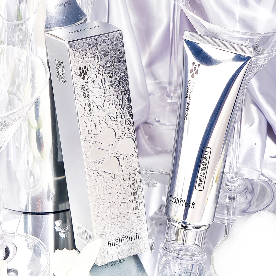 故事与她白金焕颜洁面乳