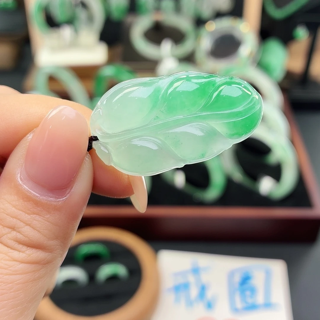 石英质玉未镶嵌颈饰