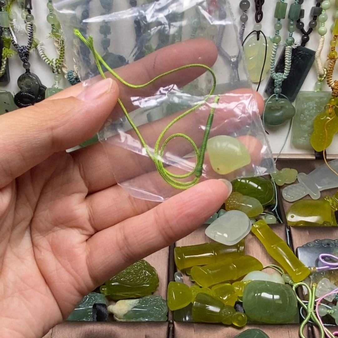 为****蛇纹石玉未镶嵌岫玉