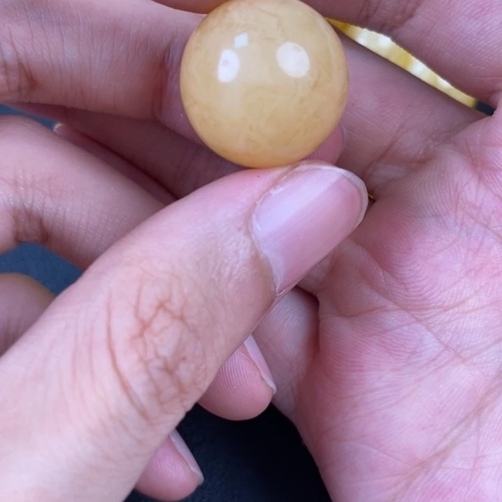 未镶嵌琥珀裸石黄阶微瑕64