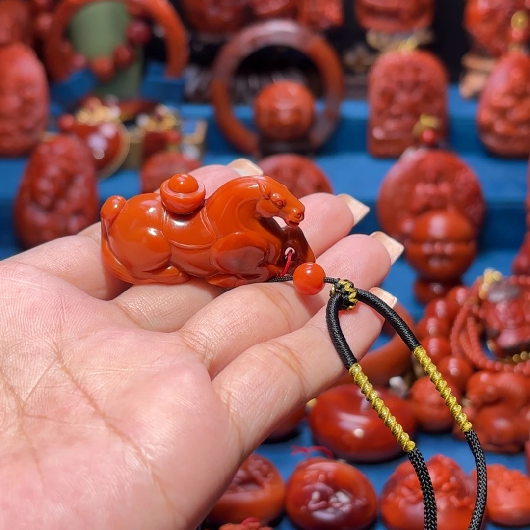 未镶嵌雕刻南红玛瑙格*