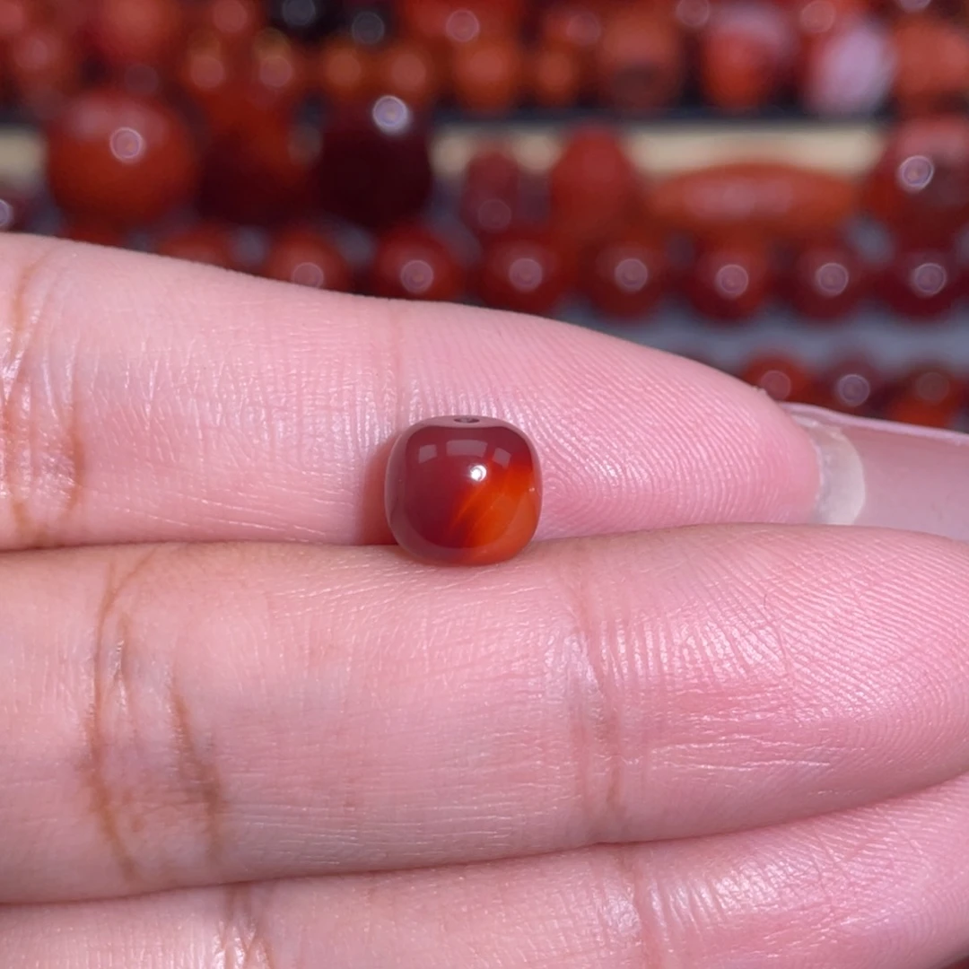 南红玛瑙未镶嵌牛血双色老型卡8×7