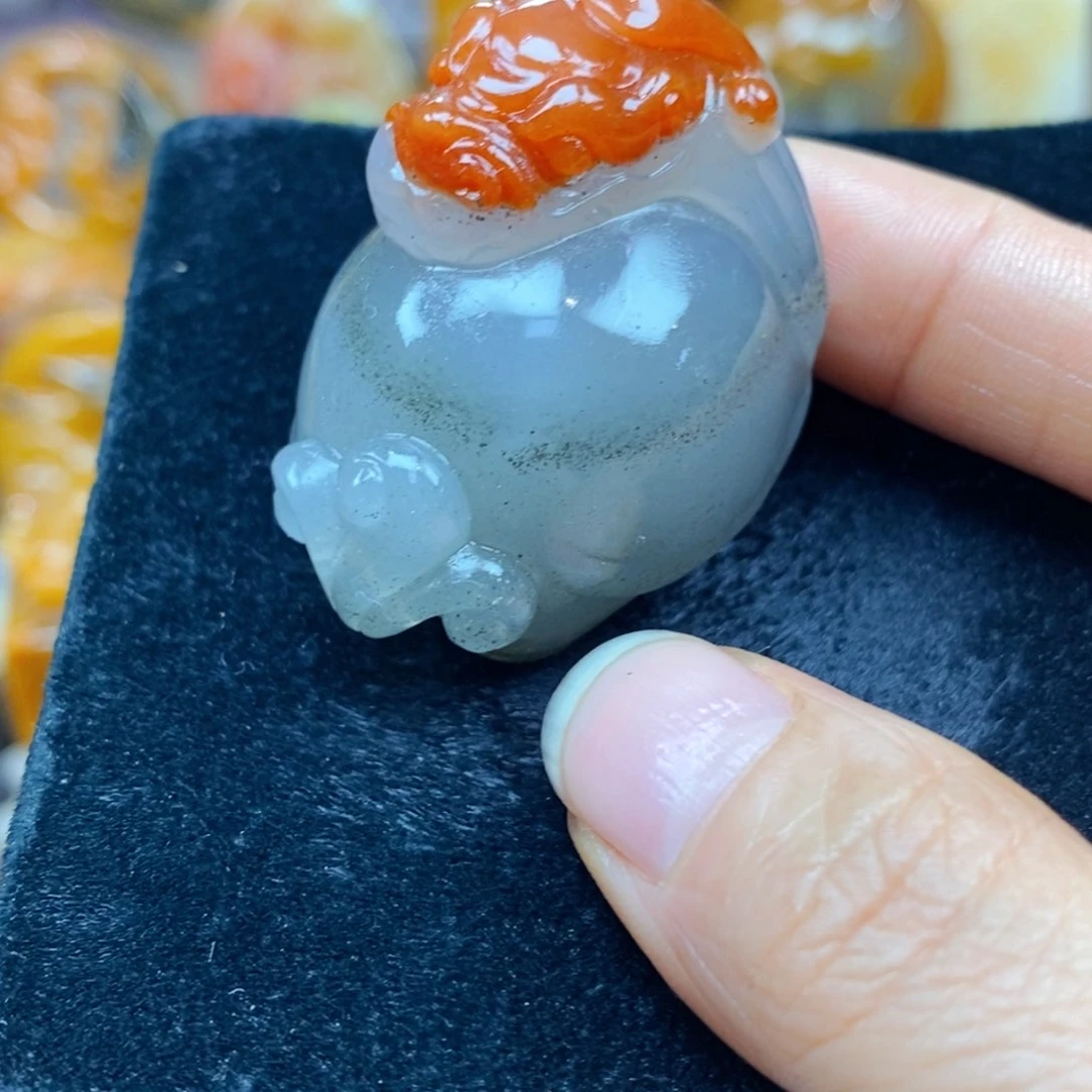 未镶嵌石英质玉（黄龙玉）颈饰
