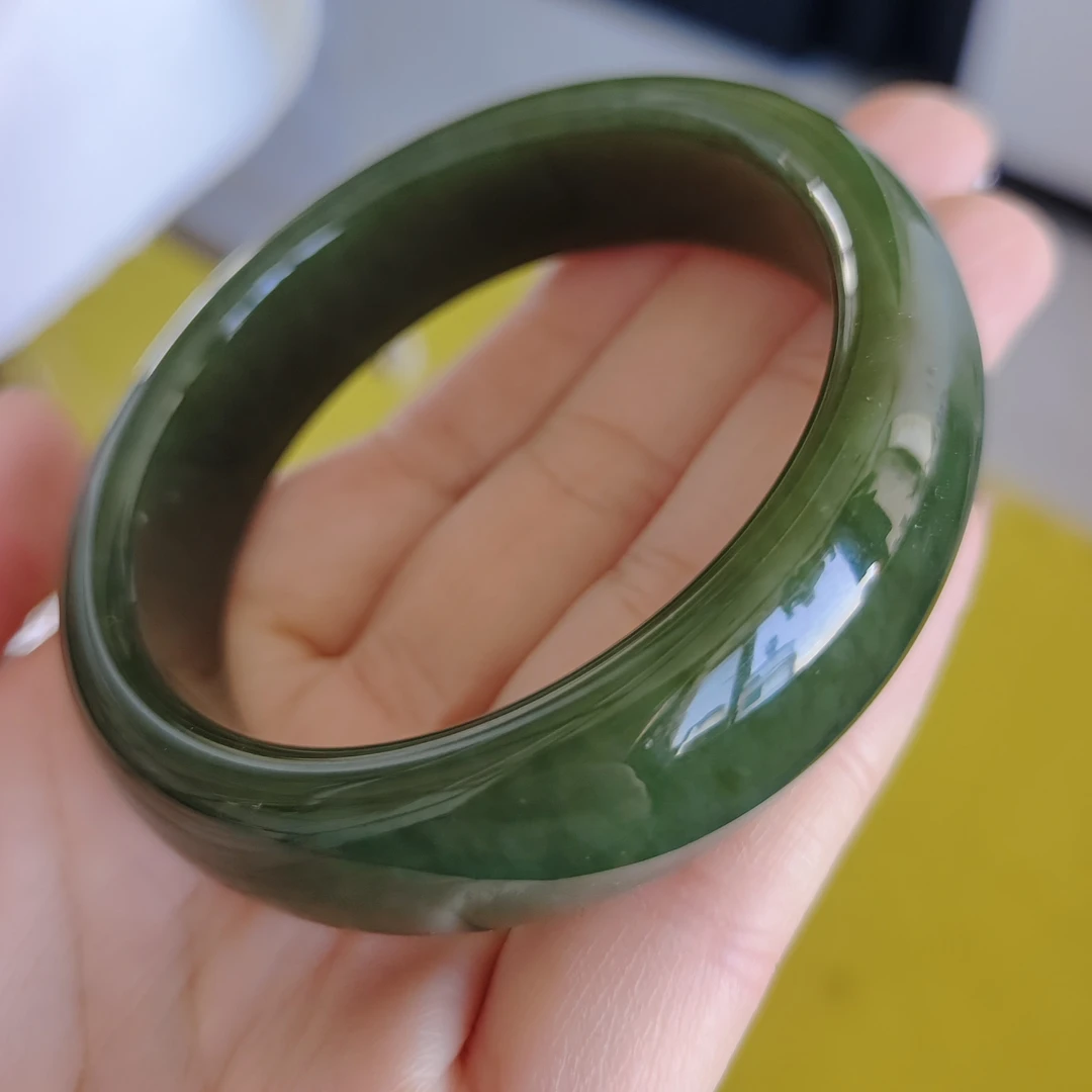 新疆菠菜绿手镯带棉点女士款时尚精美珠宝加宽加厚60口