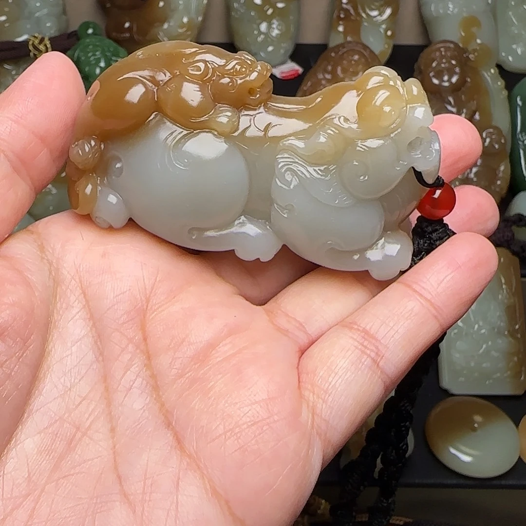 只***往颈饰未镶嵌和田玉
