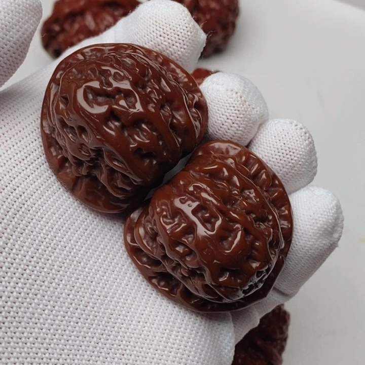 文玩核桃吊坠白*龙哈哈