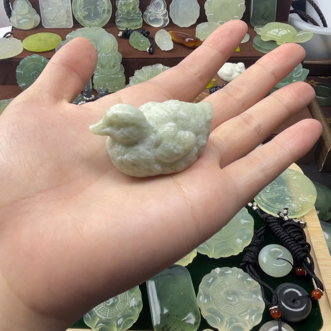 未镶嵌蛇纹石玉颈饰