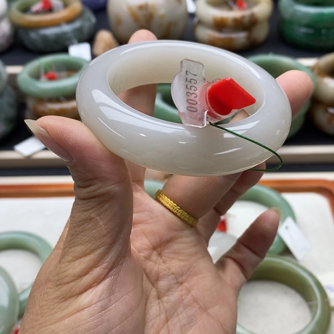 未镶嵌手镯石英质玉