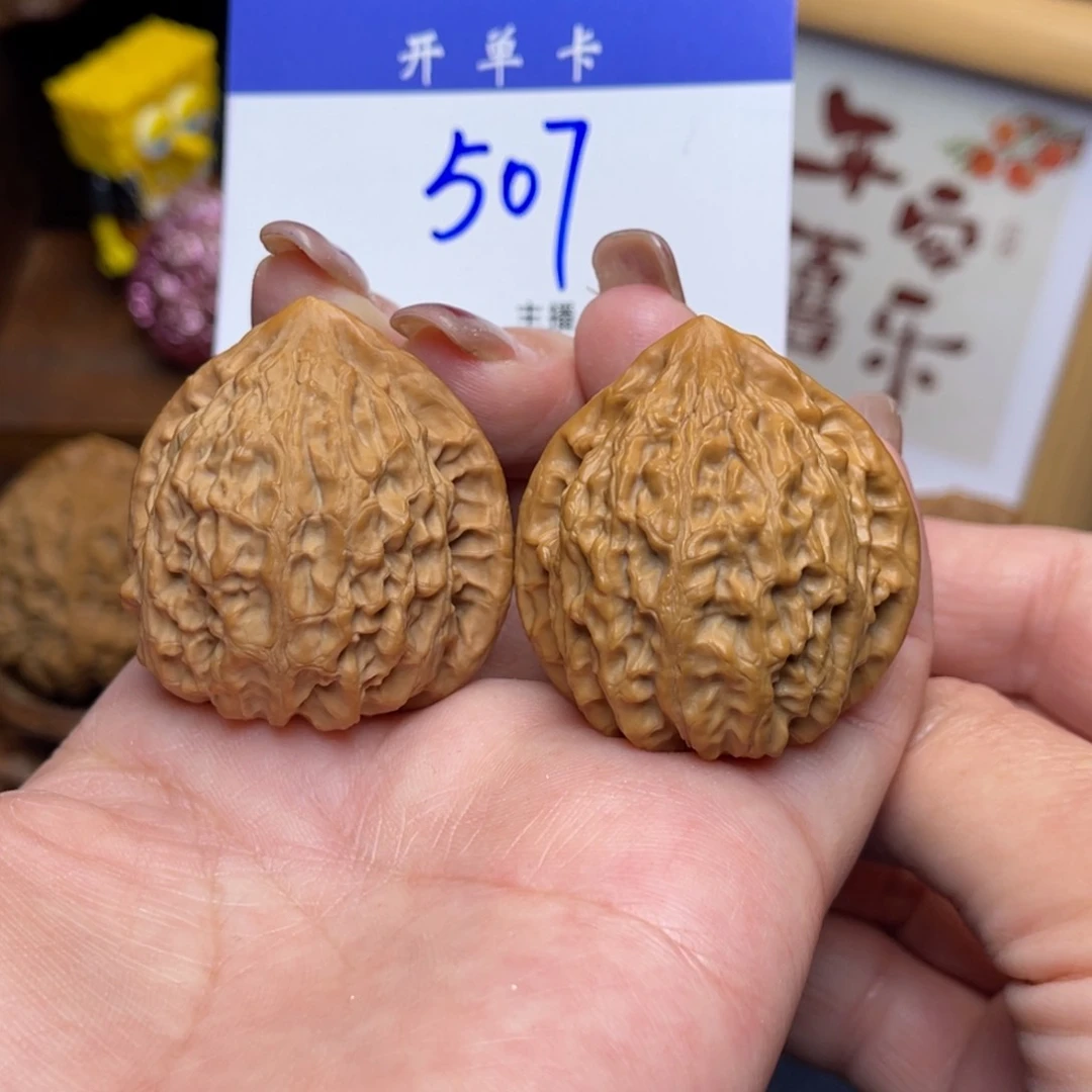 桃核把件金牛37精修。李