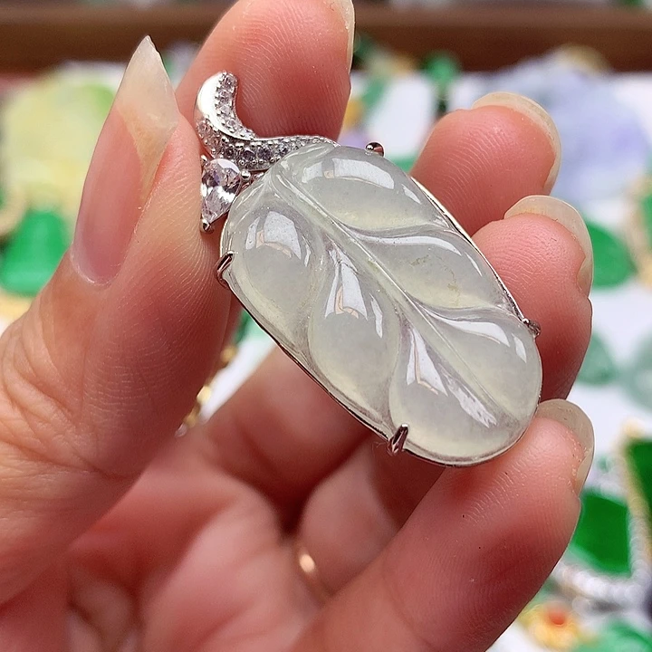 翡翠银S925镶嵌颈饰翡翠