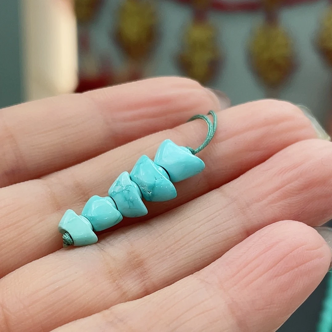 绿松石颈饰未镶嵌