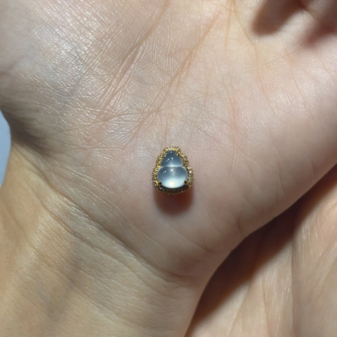 【闪购商品】颈饰18K金镶嵌翡翠探****女