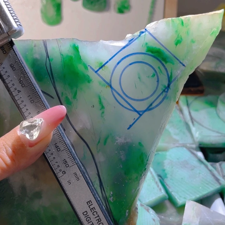 石英质玉未镶嵌珠宝半成品非洲翠