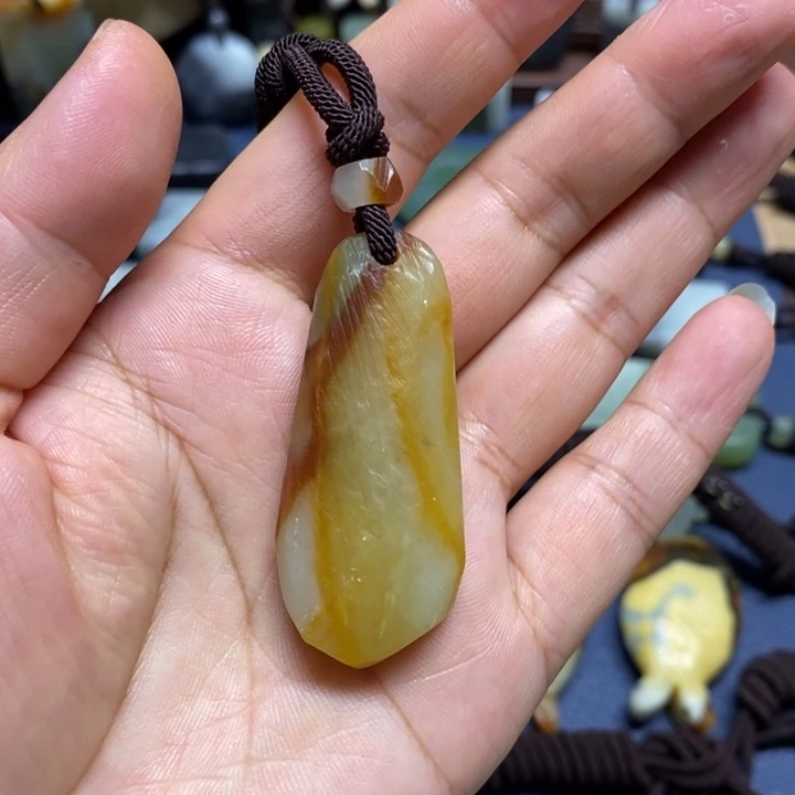 未镶嵌蛇纹石玉颈饰