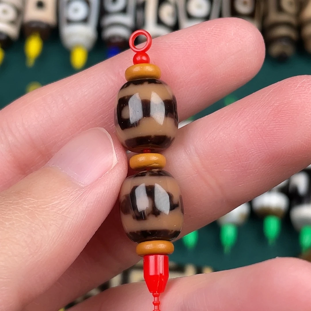 玛瑙/玉髓裸珠11 10 曲贡三眼2个