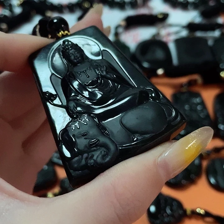 翡翠颈饰未镶嵌白*