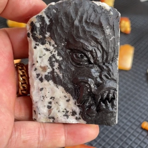 【闪购商品】未镶嵌石英质玉（黄龙玉）颈饰