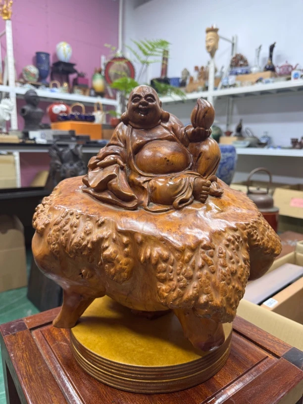 笑口常开弥勒佛，开脸、手、脚细节拉满，树瘤润度包浆好。