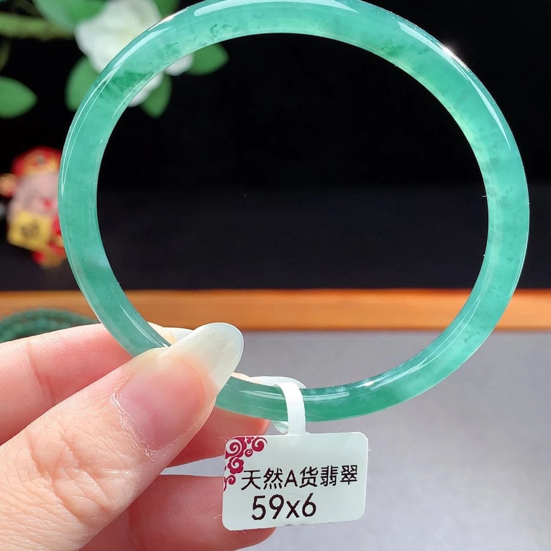 未镶嵌手镯（圆镯）翡翠