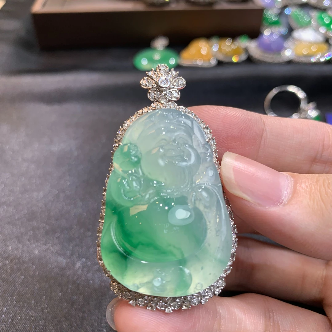 翡翠财神爷意境飘花气质冰透镶嵌飘绿高冰种雕刻精美