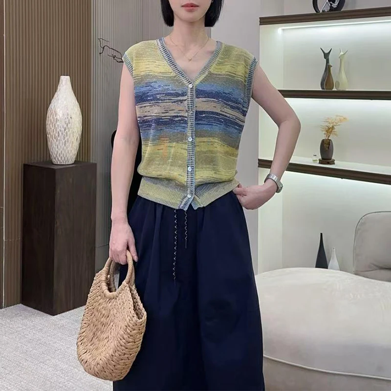 2025年夏季新款法式V领拼色设计感针织开衫女显瘦条纹无袖上衣潮