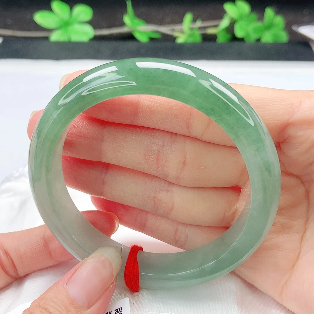 翡翠手镯未镶嵌60圈