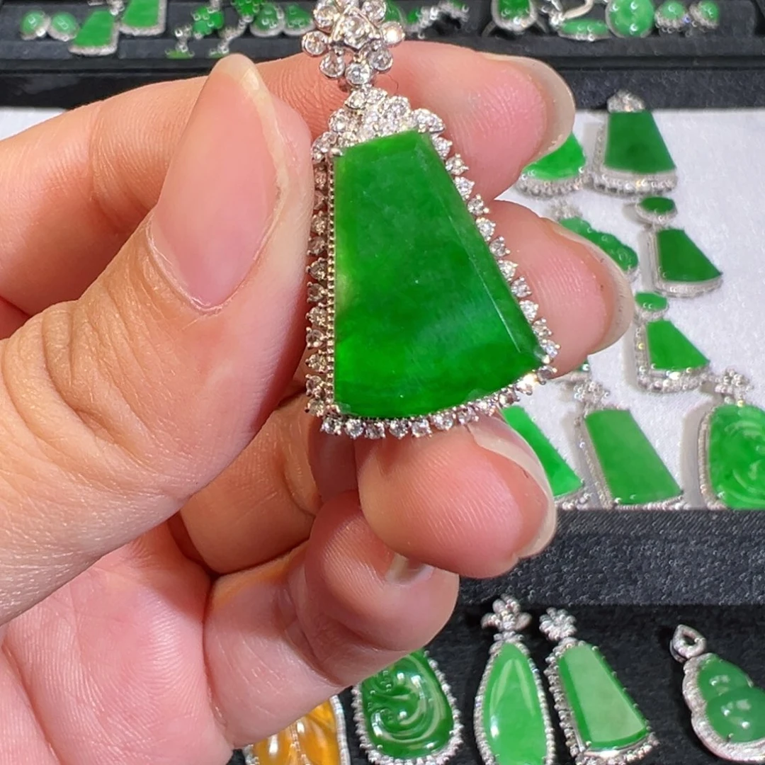 【闪购商品】翡翠吊坠(不含链)18K金镶嵌