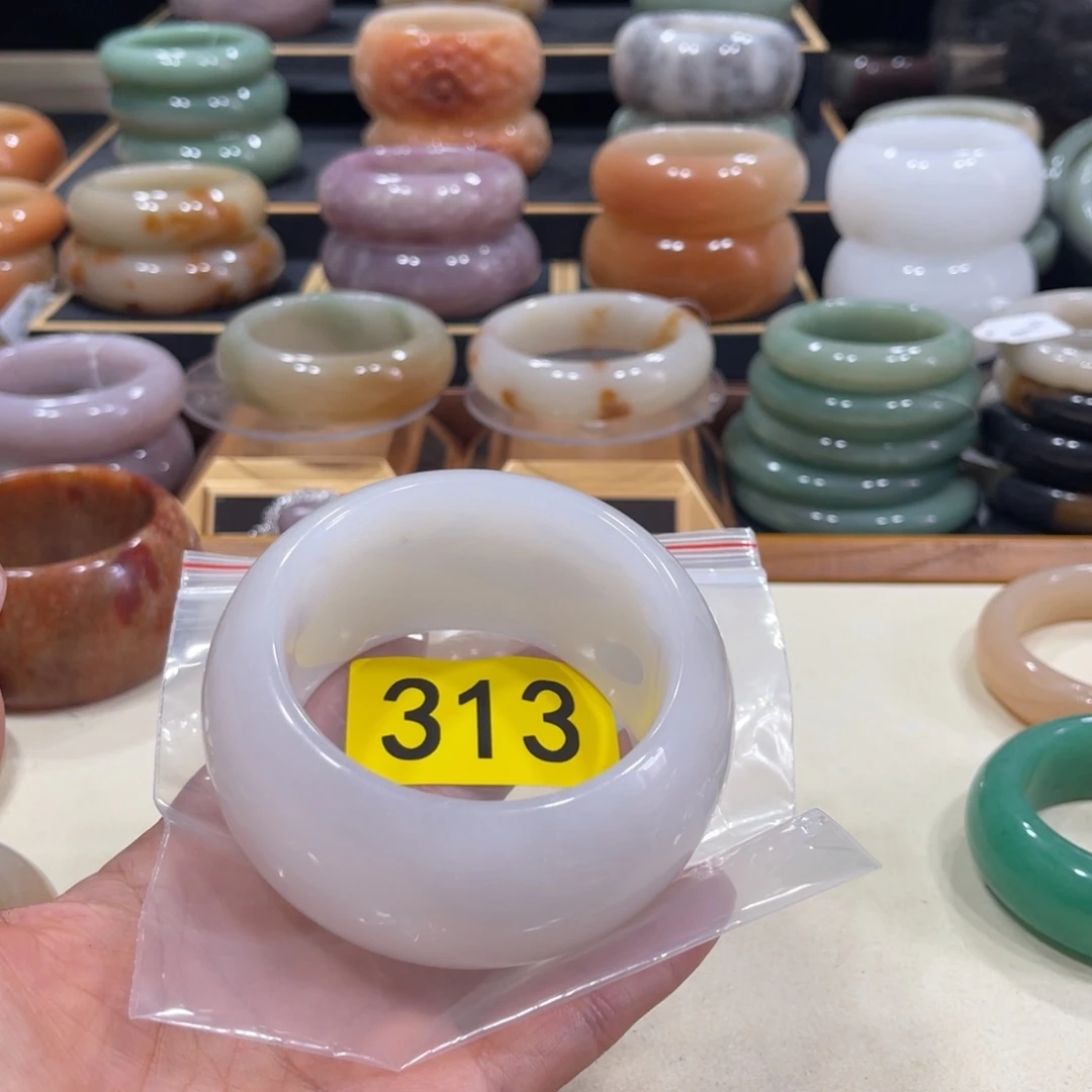 石英岩玉手镯未镶嵌儒****》