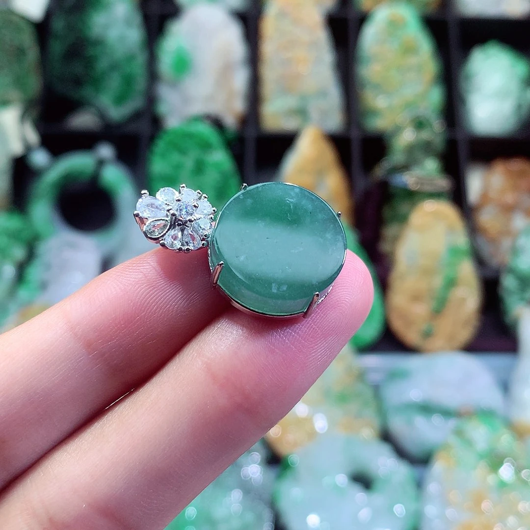 翡翠未镶嵌颈饰挂件